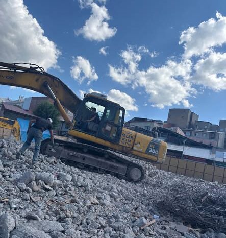 
								2011 Model KOMATSU PC 300 İş Makinası full									
