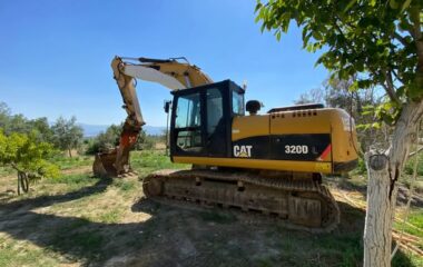 Sıfır CAT 320 Ekskavatör Klimalı ve Kova dahil